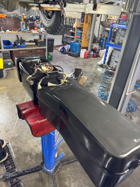 Увеличенный топливный бак Уаз Патриот 62,5 л. Правый (под погружной насос) усиленный пластик (bolt-on)